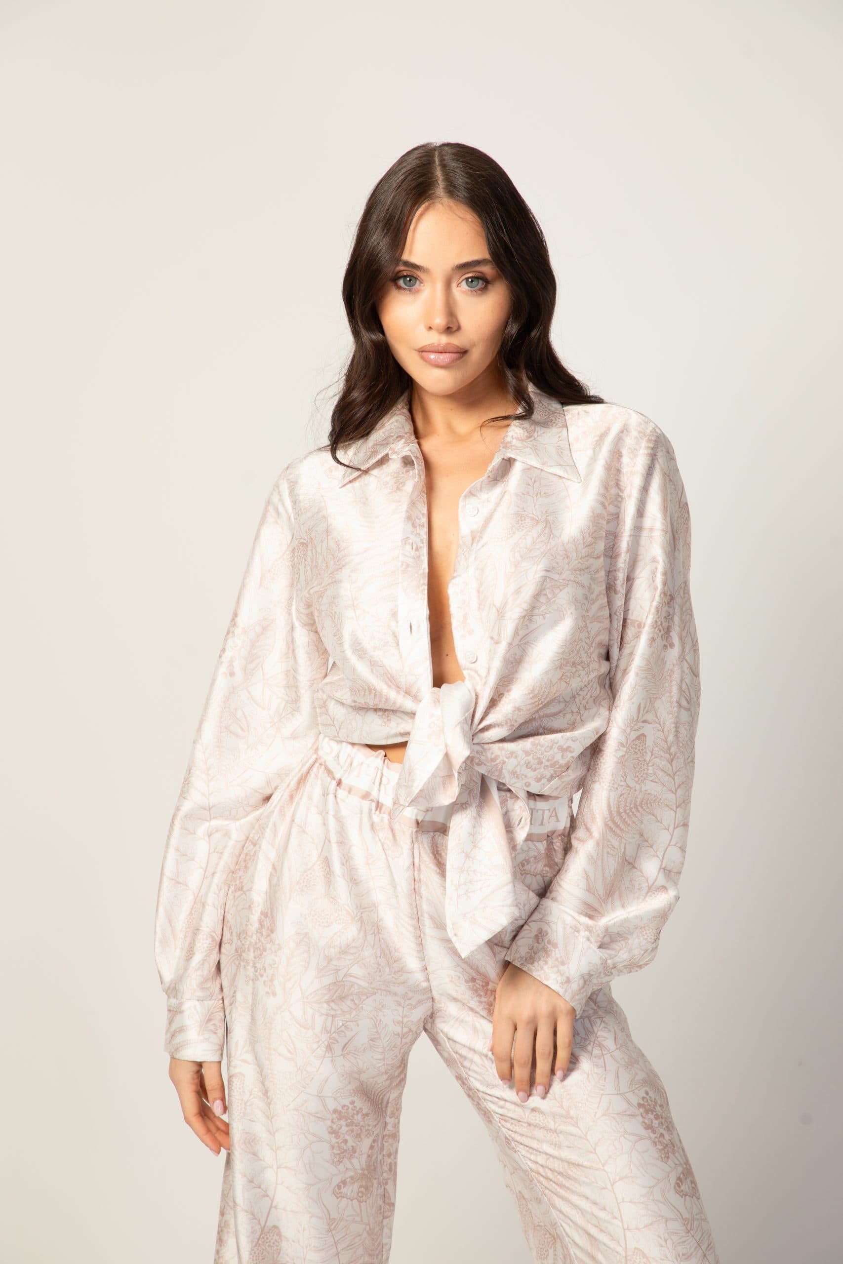 Кремав дамски сатенен комплект VANITTA – Риза и дълъг панталон с флорален десен