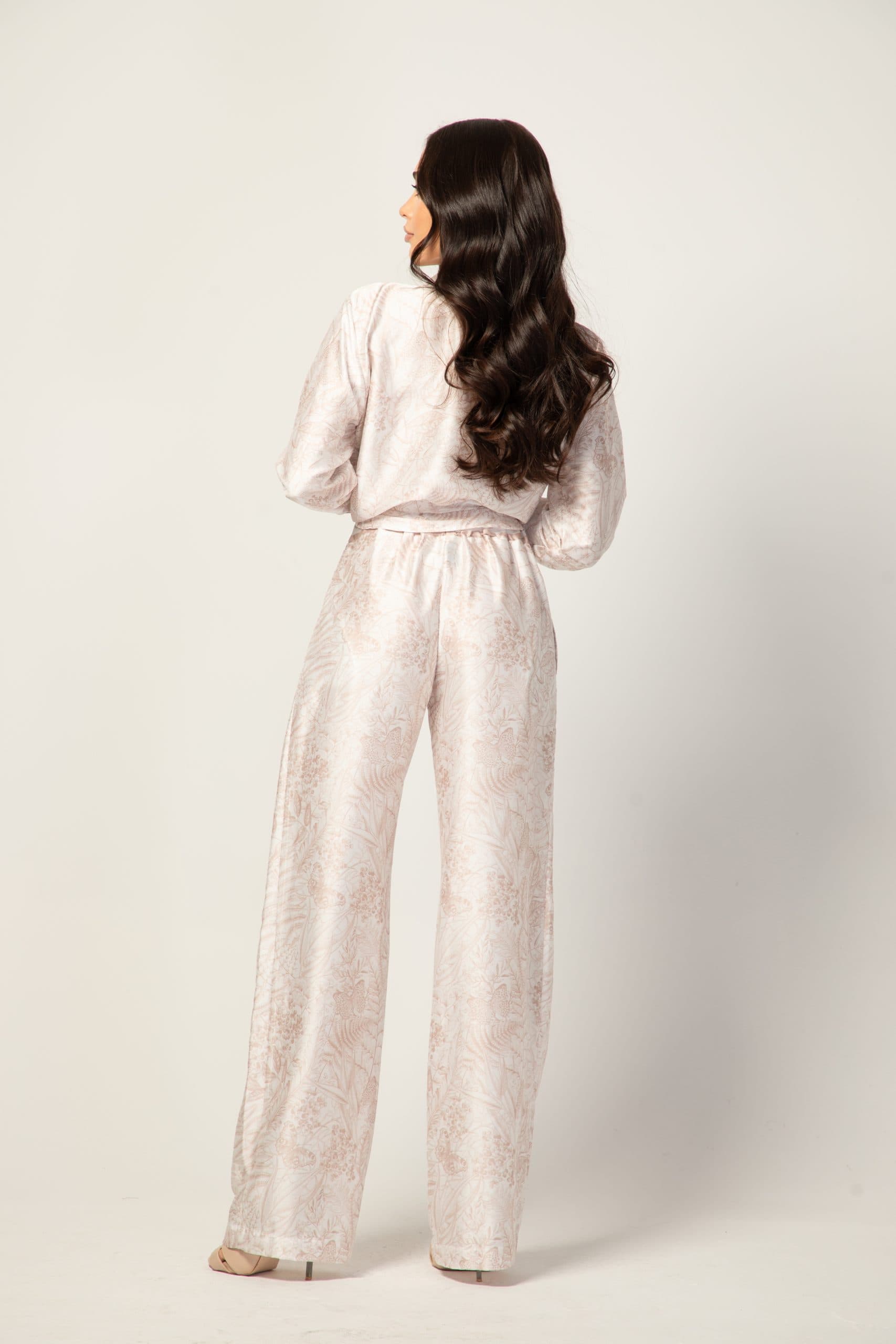 Кремав дамски сатенен комплект VANITTA – Риза и дълъг панталон с флорален десен