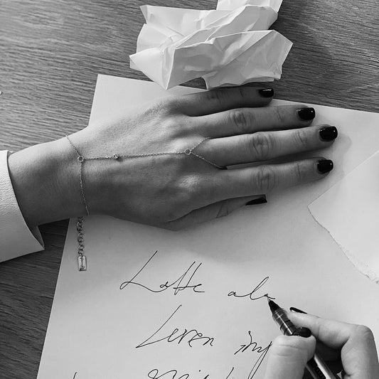 ГРИВНА ЗА ДЛАН FLICKA DIAMONDS ARE FOREVER