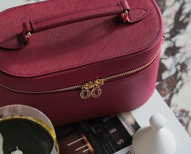 Червено козметично куфарче Laren Beauté от Saffiano кожа