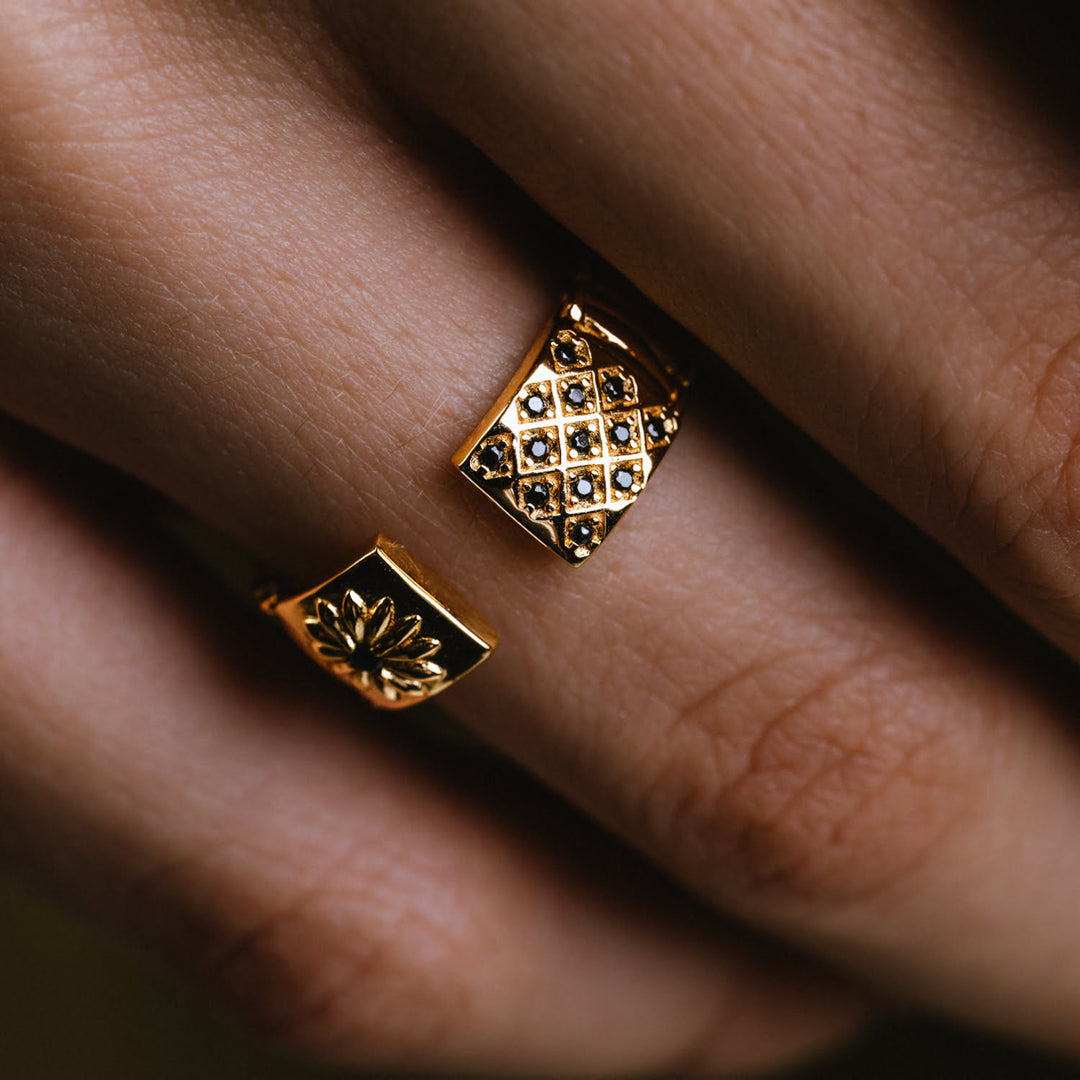 Cuff Ring In Gold - Black Moissanites - златист пръстен от сребро 925 | MAHIGAN
